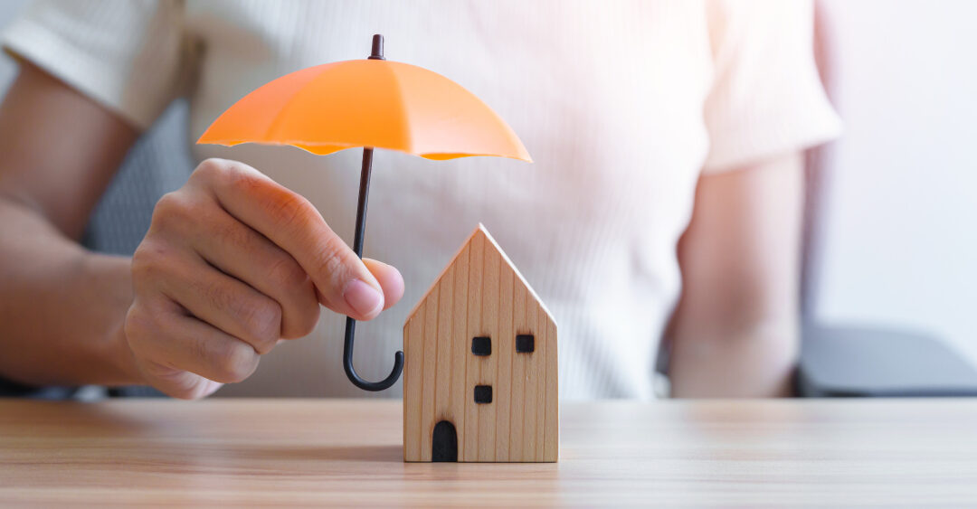 Bezpieczny dom: jak chronić swoje mieszkanie nie tylko przed złodziejami?