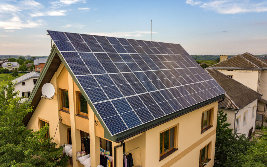 Jak dbać o instalację fotowoltaiczną, by działała wydajnie przez lata?