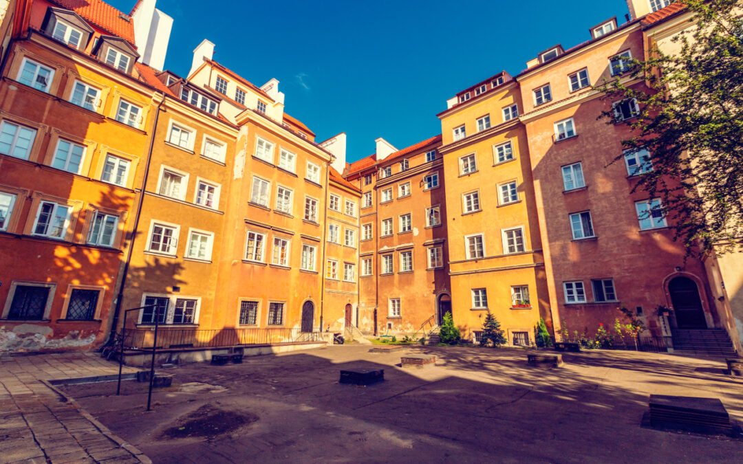 Warszawa, Kraków czy mniejsze miasto – gdzie dziś bardziej opłaca się kupić mieszkanie?