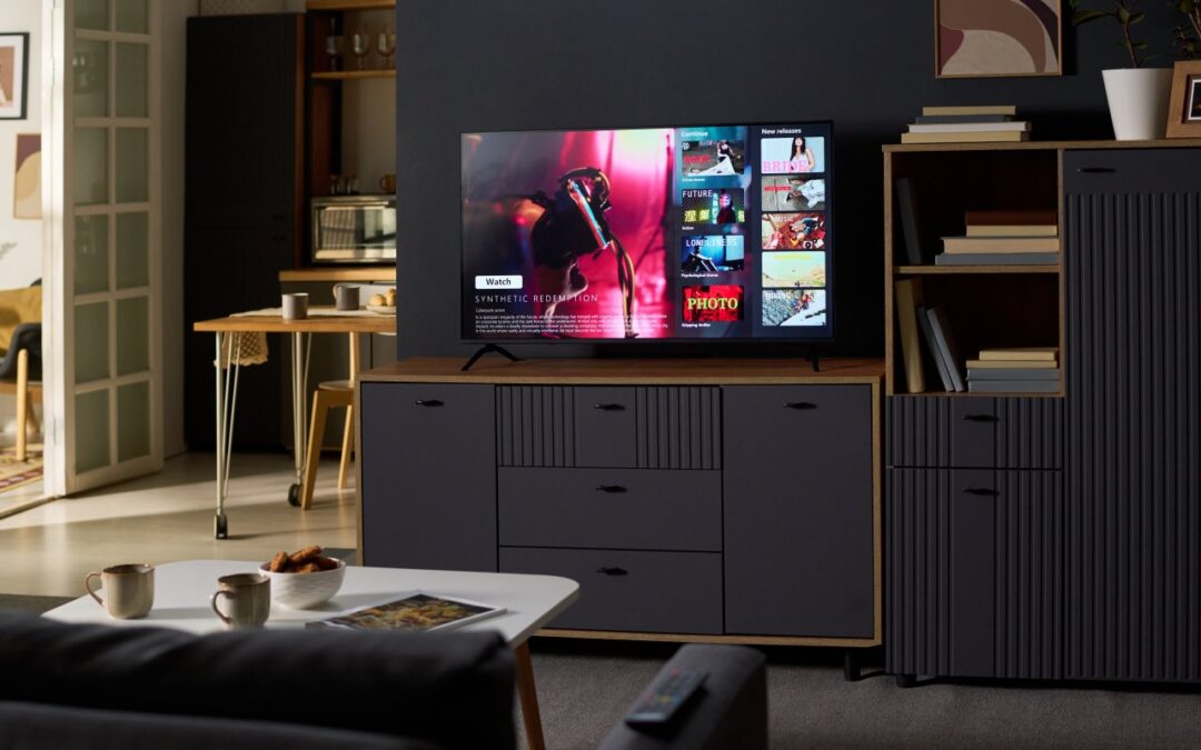 Salon z telewizorem – jak urządzić ścianę RTV, żeby wyglądała elegancko?